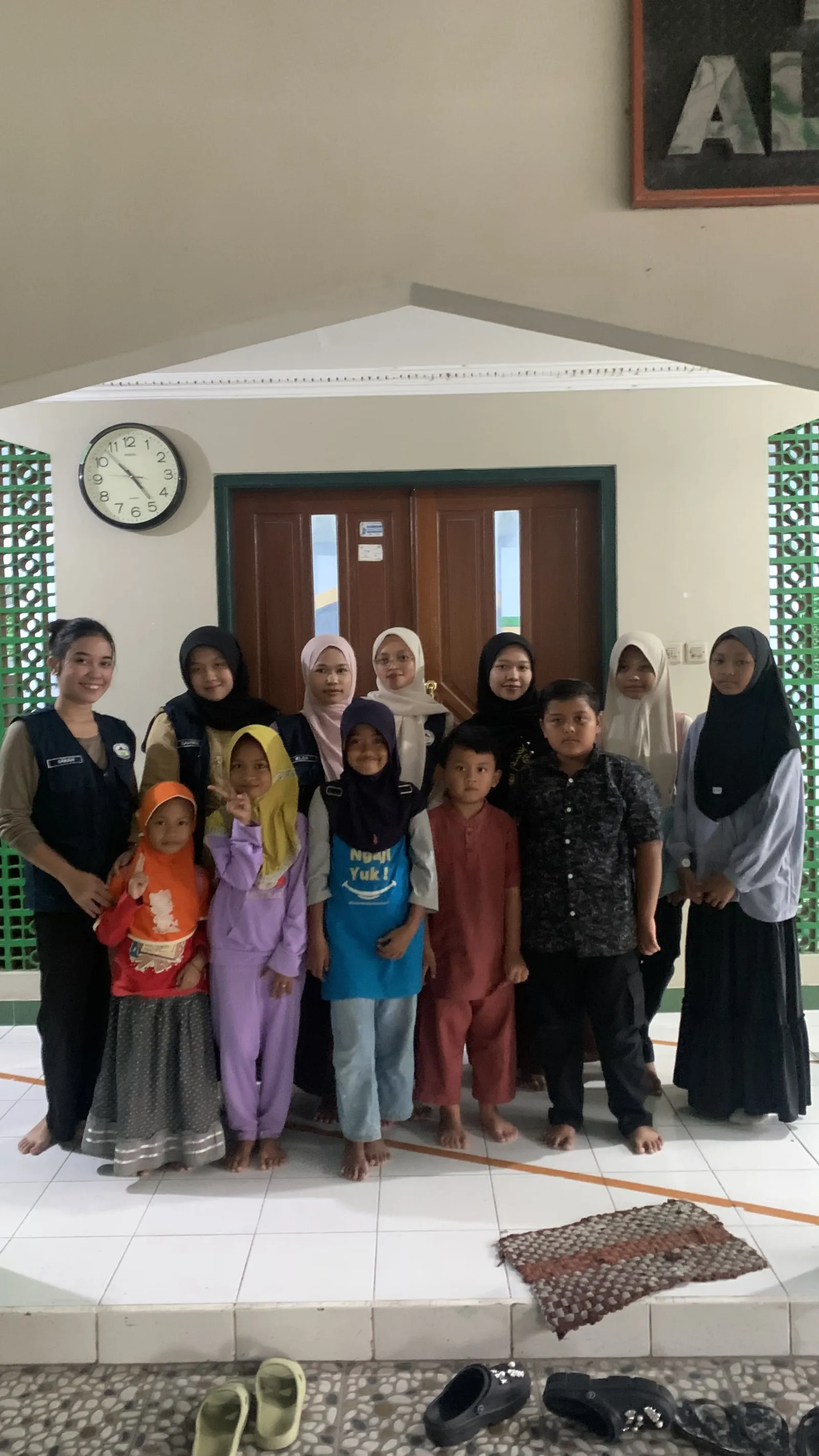 Tim KKN Melakukan Mengajar TPQ 
